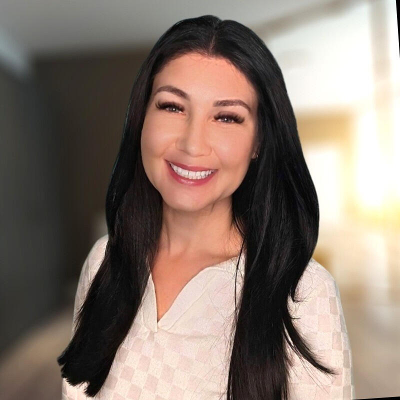 AI business strategist Kira Mamula, helping founders and small teams create clear, customized AI plans that fit how they work